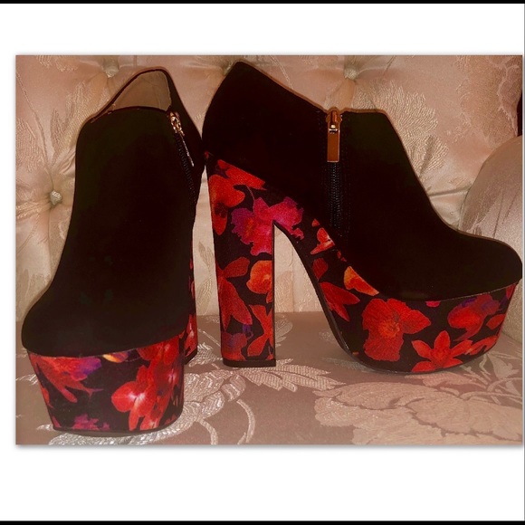 CRUSHED VELVET FLORAL PLATFORM BOOT - Picture 2 of 8